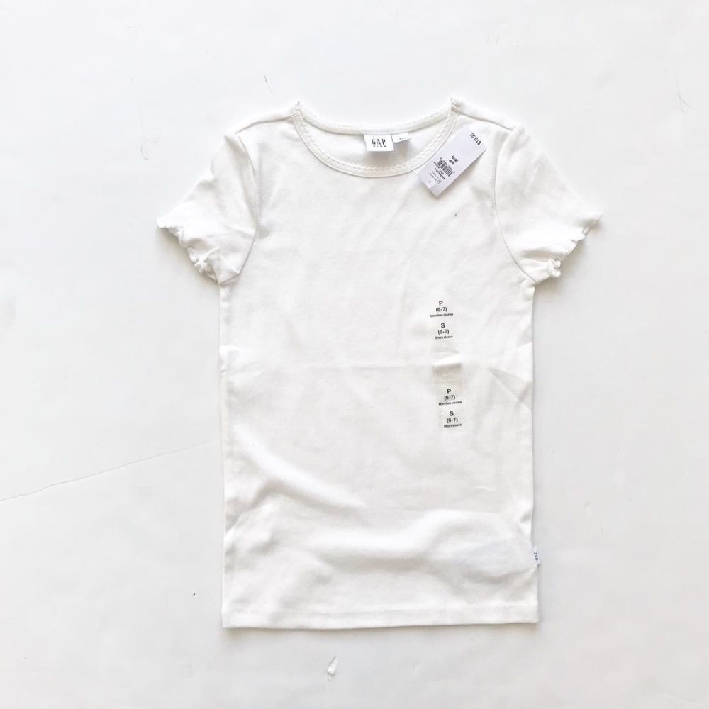 Gapkids NWT off white short sleeve shirt S(6-7Y)